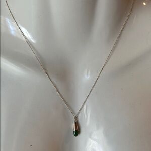 Elegant Gold and Jade Pendant Necklace